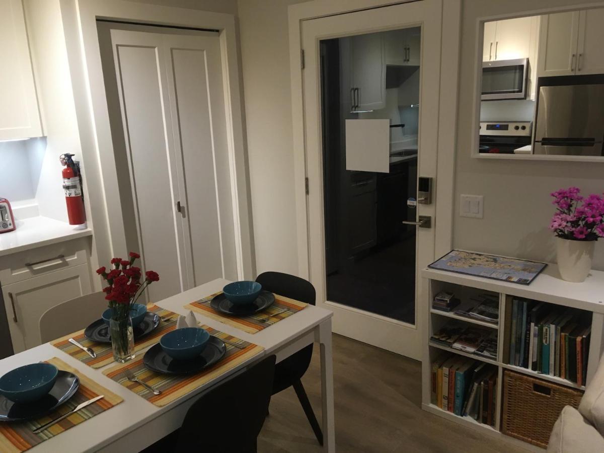 Mollys Cottage-The Suite On Vancouver Island Near Yyj Airport And The Wa And Bc Ferries North Saanich Екстериор снимка
