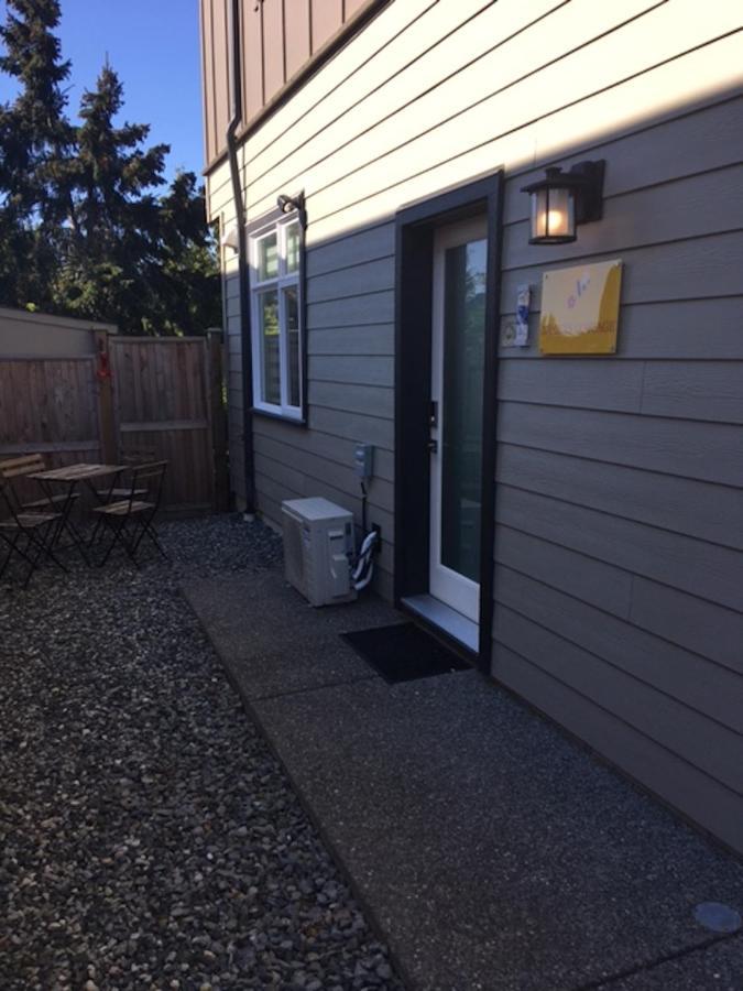Mollys Cottage-The Suite On Vancouver Island Near Yyj Airport And The Wa And Bc Ferries North Saanich Екстериор снимка