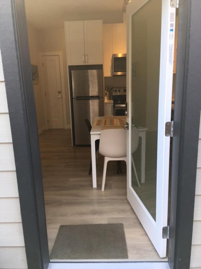 Mollys Cottage-The Suite On Vancouver Island Near Yyj Airport And The Wa And Bc Ferries North Saanich Екстериор снимка